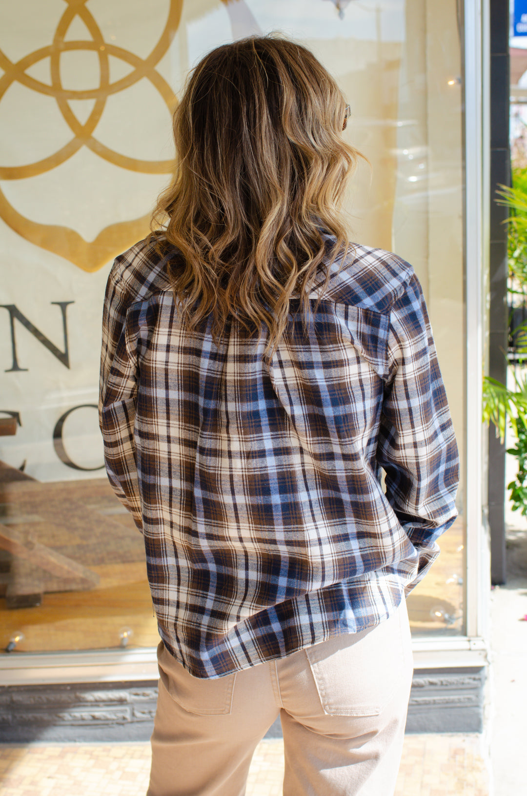 Fall Feels Lightweight Button Down Plaid in Navy/Blue Mix