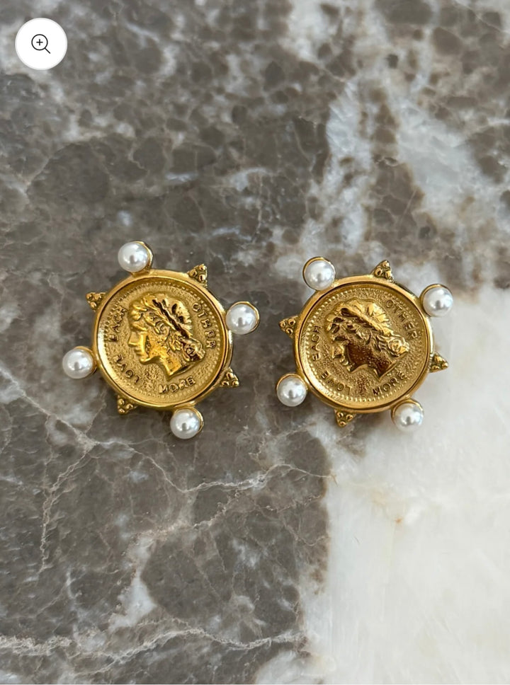 CHANSUTTPEARLS Pearl Coin Earrings