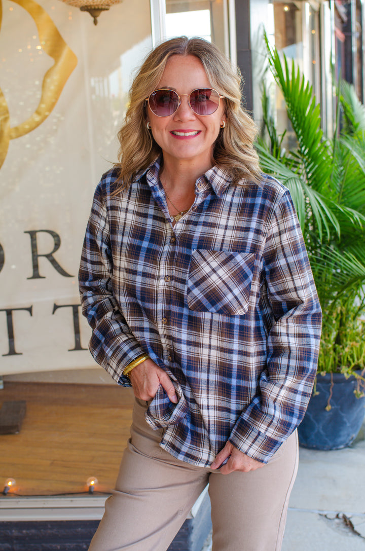 Fall Feels Lightweight Button Down Plaid in Navy/Blue Mix