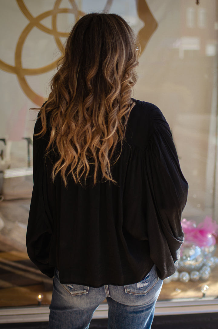 Classic Cur V-Neck Shimmer Balloon Sleeve Blouse in Black