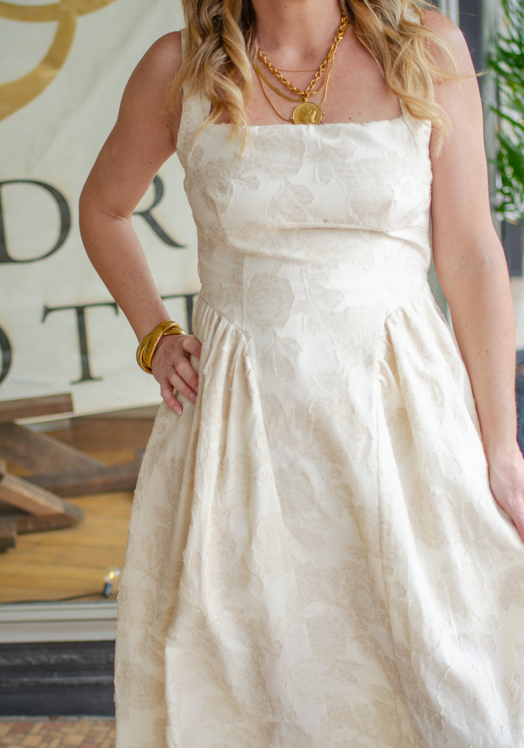 Southern Belle Floral Jacquard Pattern Sleeveless Midi Dress in Cream