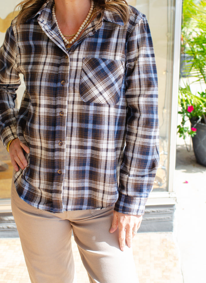 Fall Feels Lightweight Button Down Plaid in Navy/Blue Mix