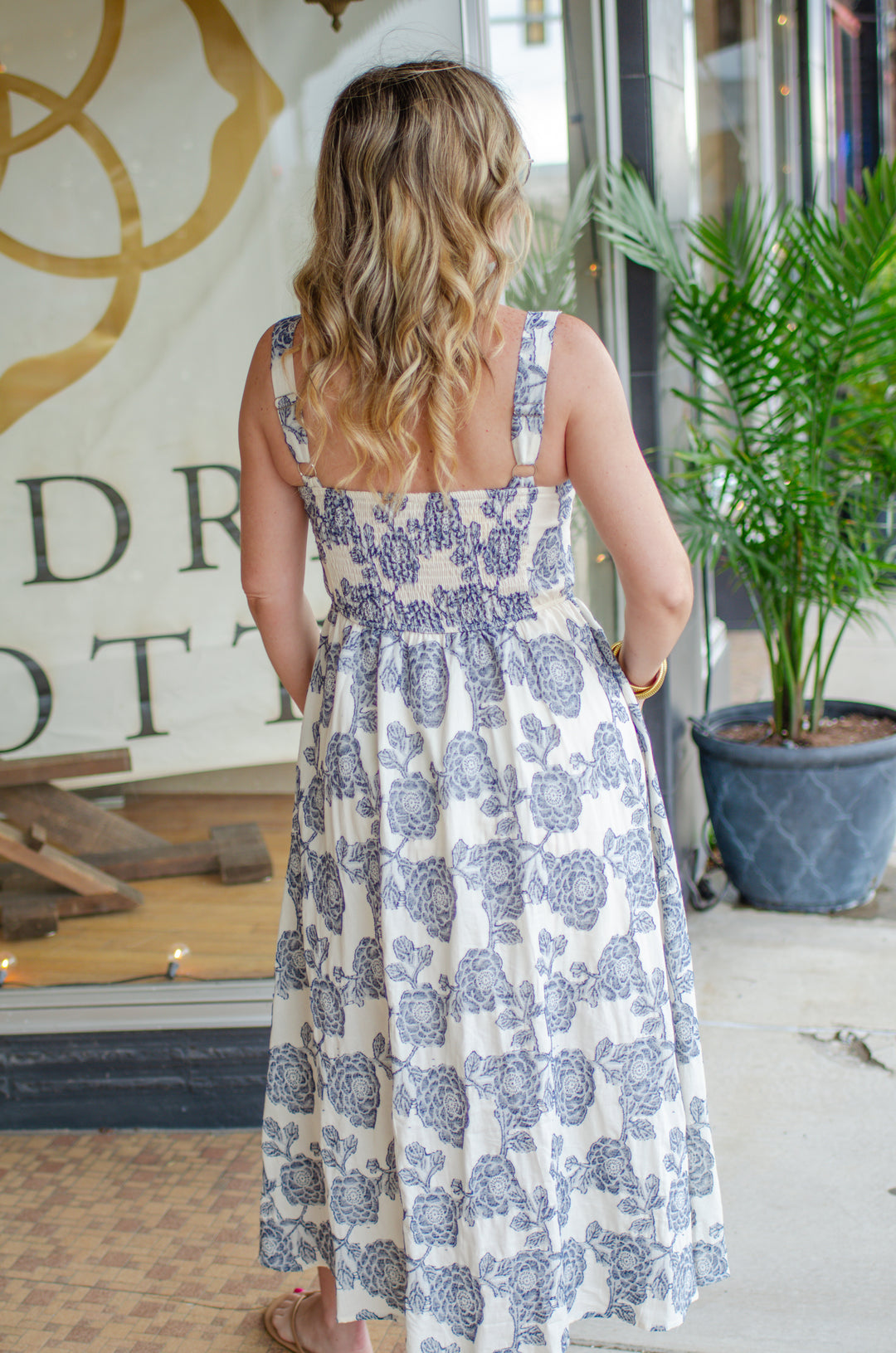 Southern Belle Floral Jacquard Pattern Sleeveless Midi Dress in Navy