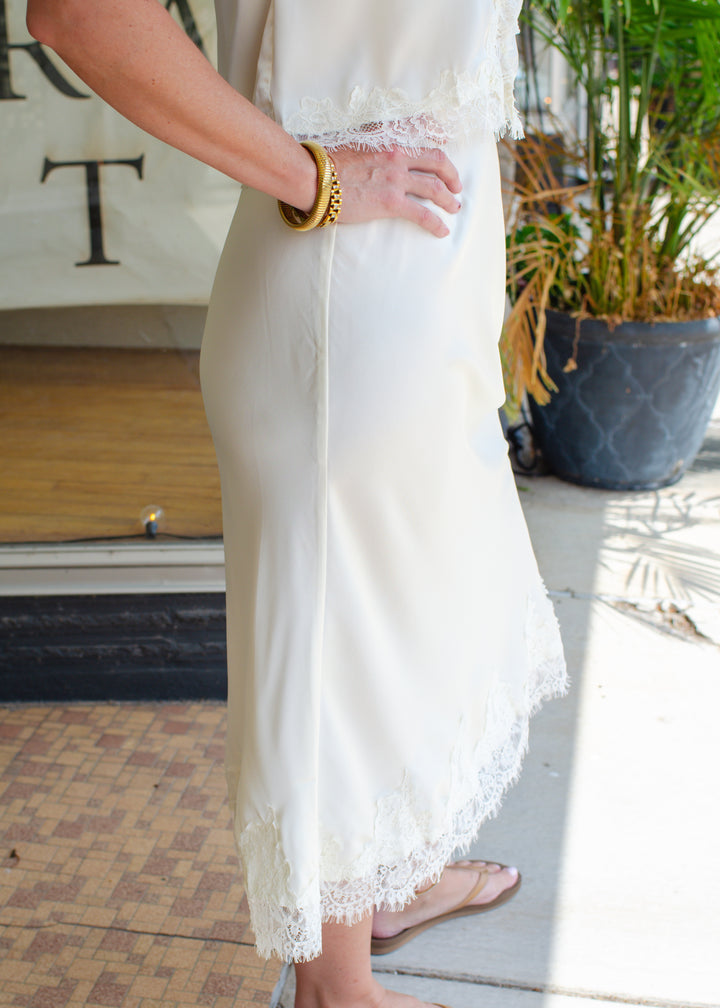 Pure Romance Satin Lace Trim Slip on Pencil Skirt in Champagne