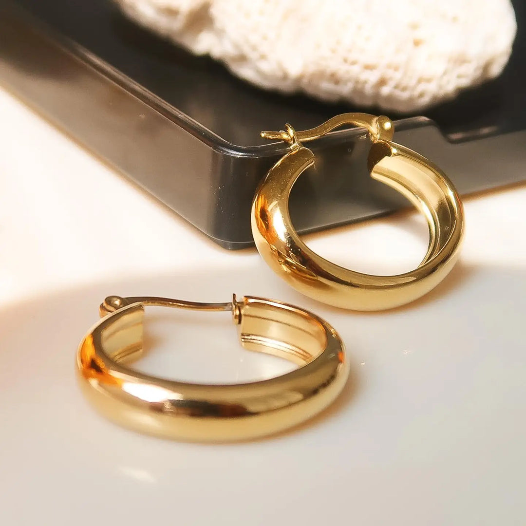 Luxe 18K Non-Tarnish Classic Oval Hoop Earring