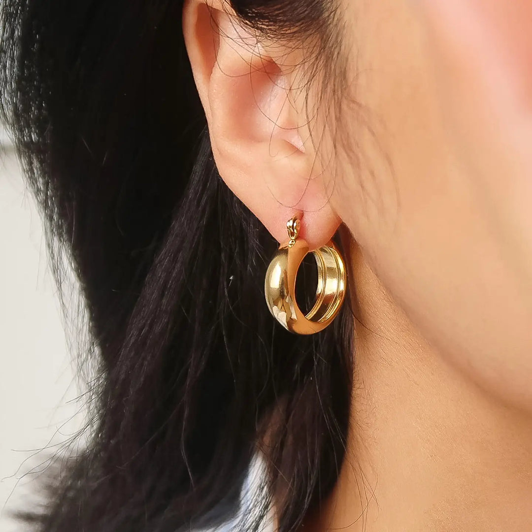 Luxe 18K Non-Tarnish Classic Oval Hoop Earring