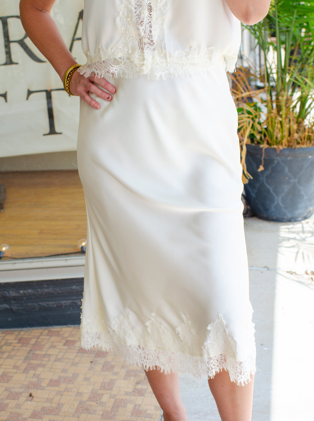 Pure Romance Satin Lace Trim Slip on Pencil Skirt in Champagne