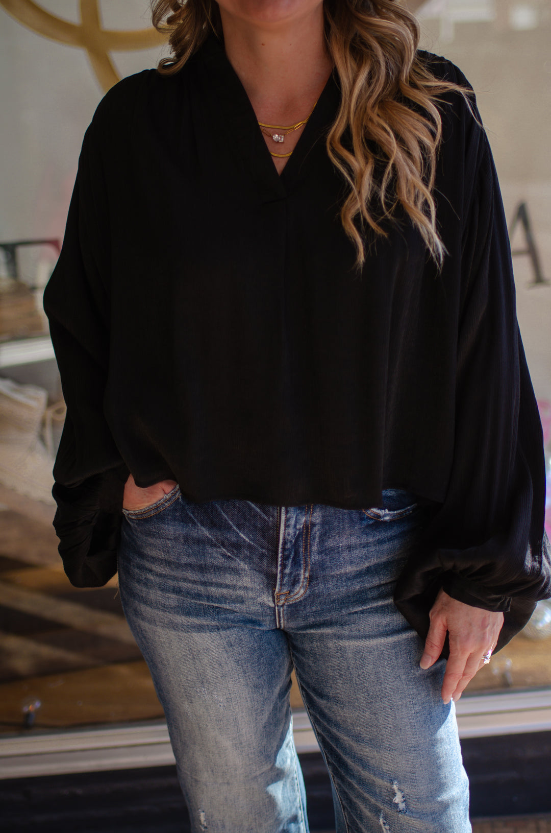 Classic Cur V-Neck Shimmer Balloon Sleeve Blouse in Black