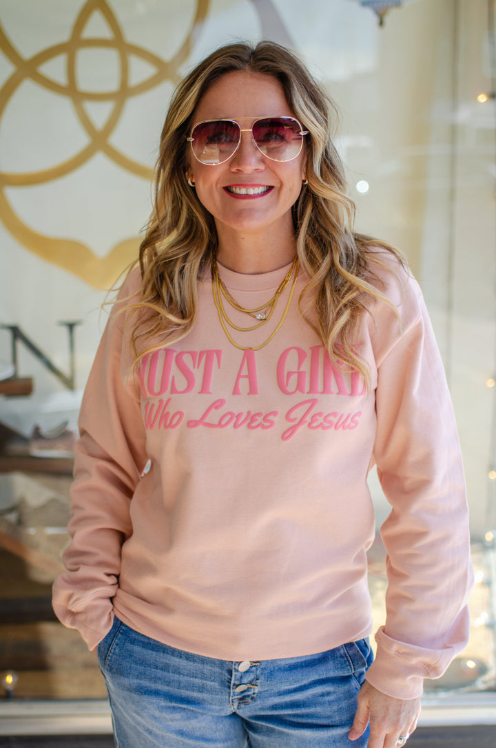 Just A Girl Who Loves Jesus Puff Letter Fleece Sweatshirt in Pink
