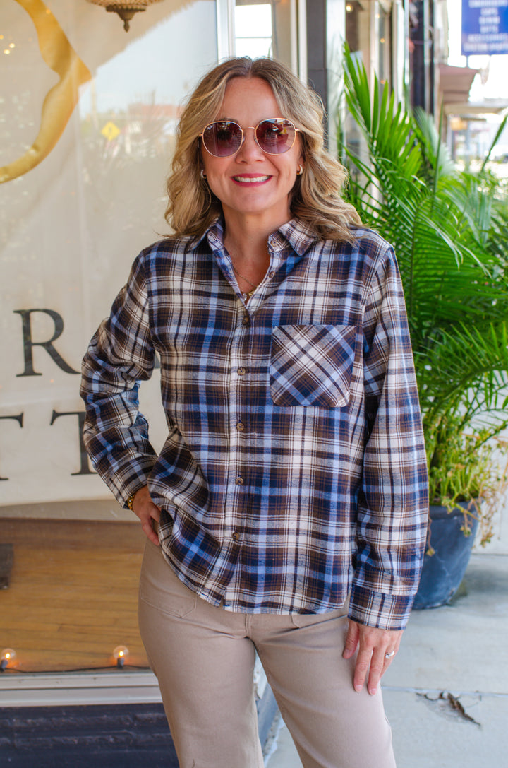 Fall Feels Lightweight Button Down Plaid in Navy/Blue Mix