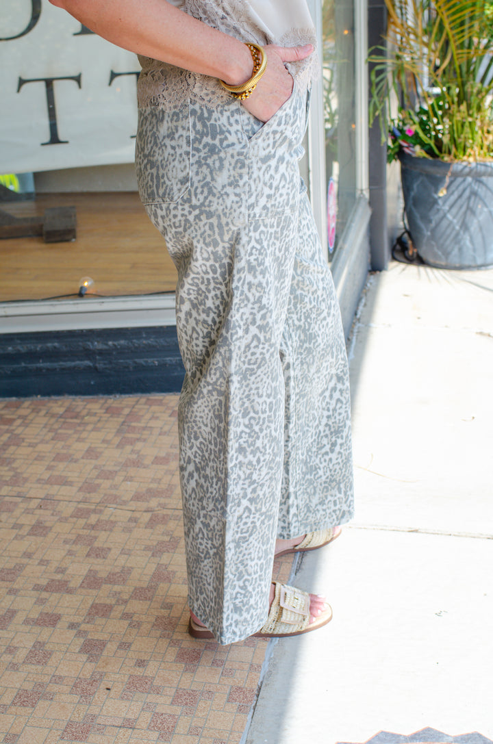 Vervet Kris Leopard Baggy Wide Leg Mid Rise Jeans