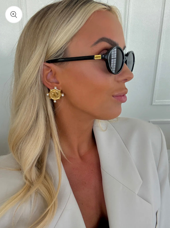 CHANSUTTPEARLS Pearl Coin Earrings