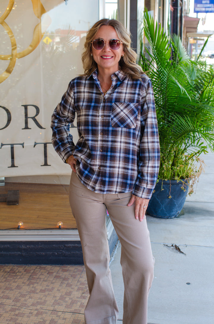 Fall Feels Lightweight Button Down Plaid in Navy/Blue Mix