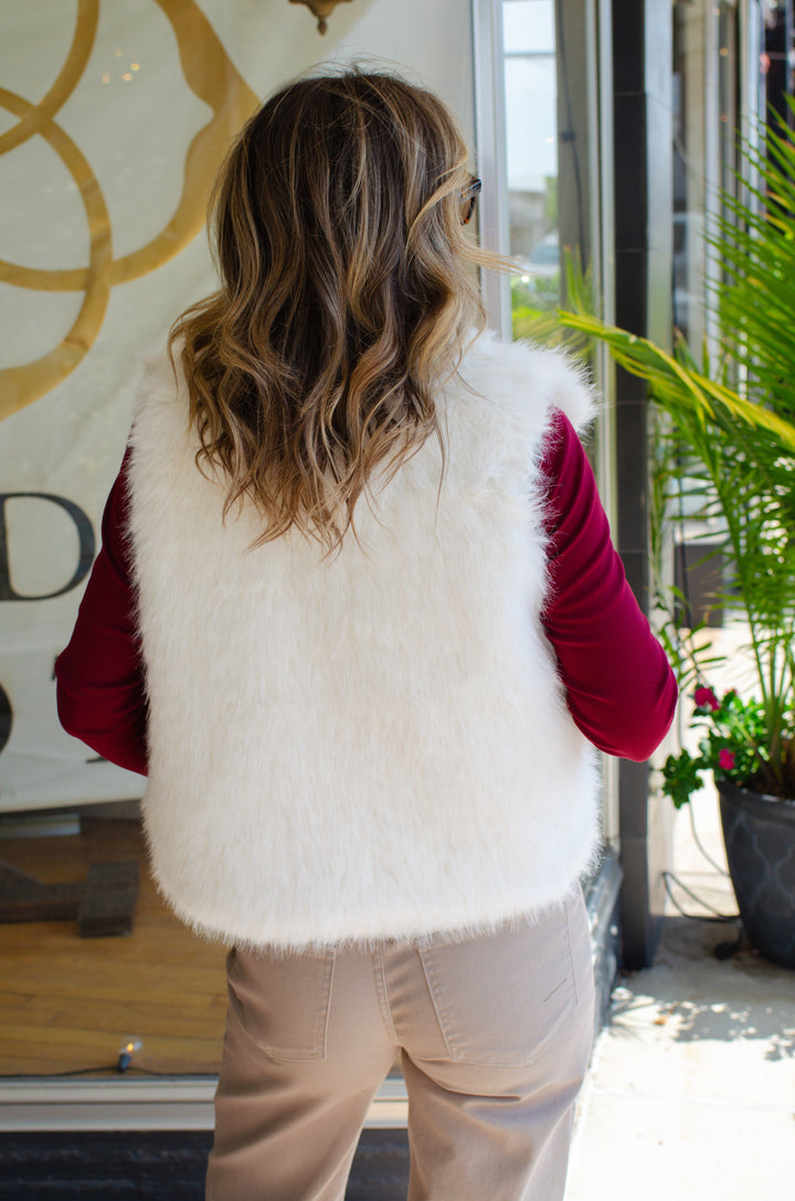 So Chic Fur Zip Front Vest in Cream