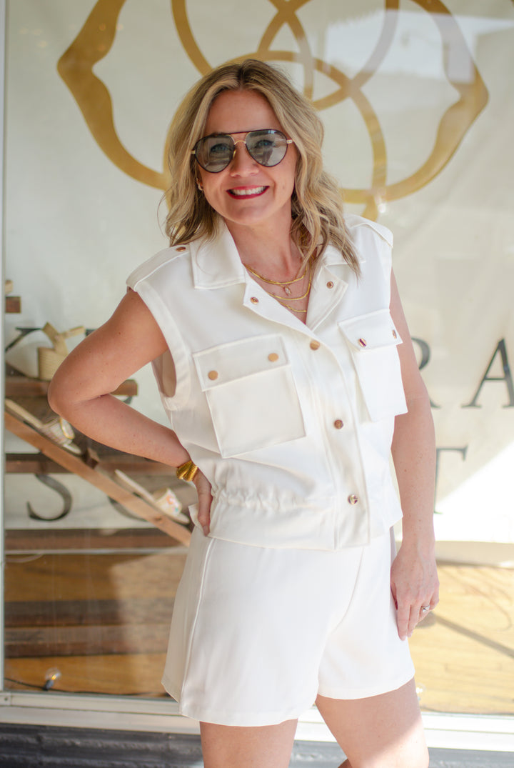 Perfect Moment Stretch Waistline Shorts in White