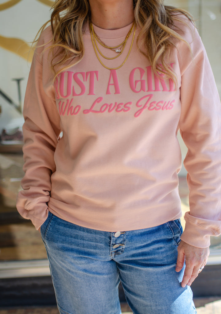 Just A Girl Who Loves Jesus Puff Letter Fleece Sweatshirt in Pink