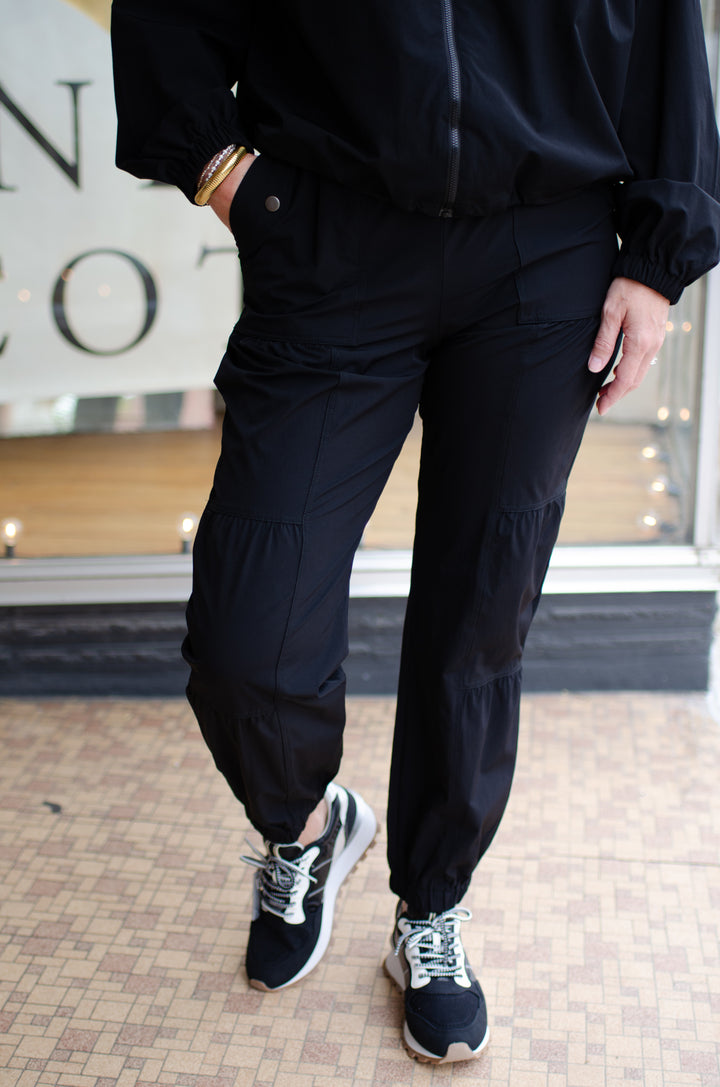 Stylish Day Out Shirred Leg Active Jogger Pant in Black