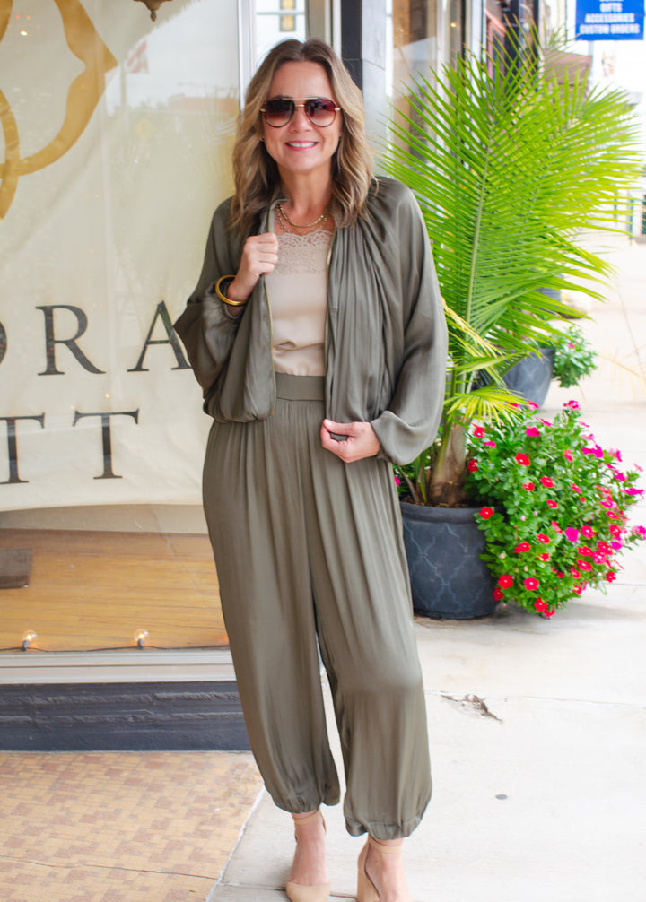 Chic Moments Bubble Hem Stretch Top Pant in Olive