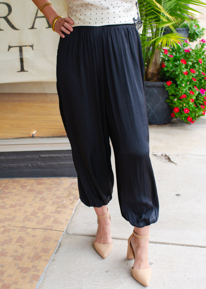 Chic Moments Bubble Hem Stretch Pant in Black