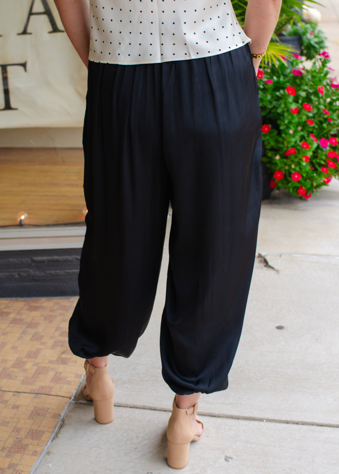 Chic Moments Bubble Hem Stretch Pant in Black