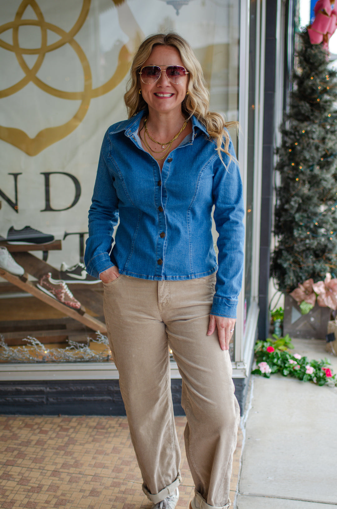 Perfect Denim Fitted Button Down Collared Top in Medium Denim