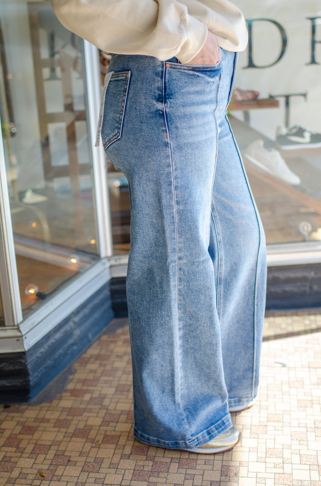 Risen High Waist Wide Leg Pintuck Detailed Jeans in Medium