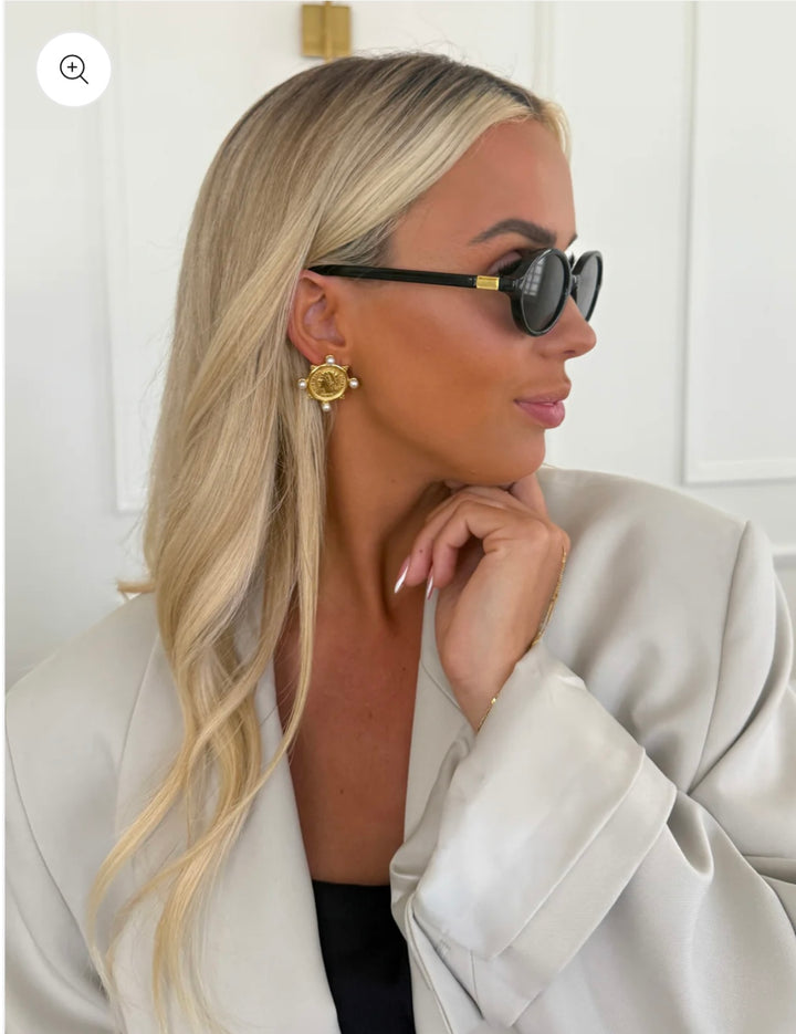 CHANSUTTPEARLS Pearl Coin Earrings