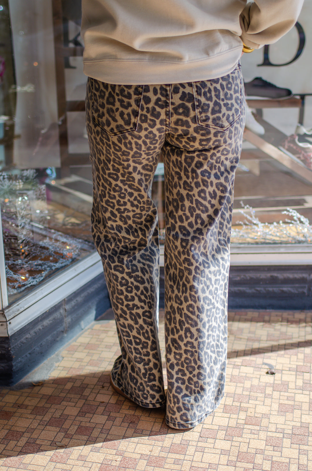 Risen Mid Rise Wide leg Leopard Jeans