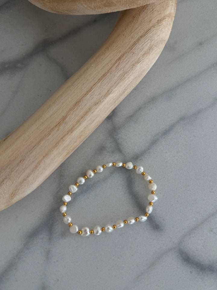 CHANSUTTPEARLS Poppy Beaded Stretch Bracelet