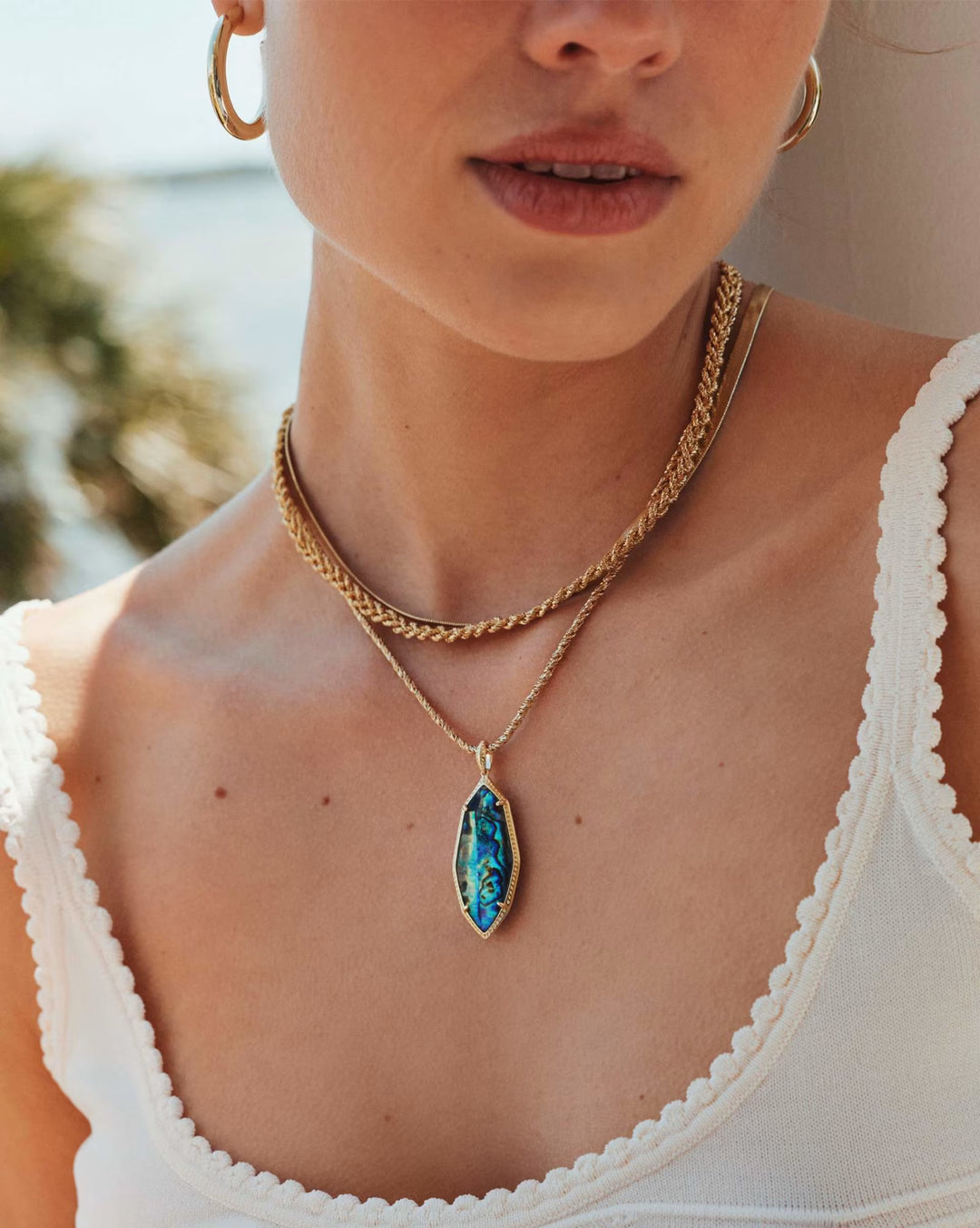 Kendra Scott Large Ophelia Pendant in Iridescent Abalone on Gold
