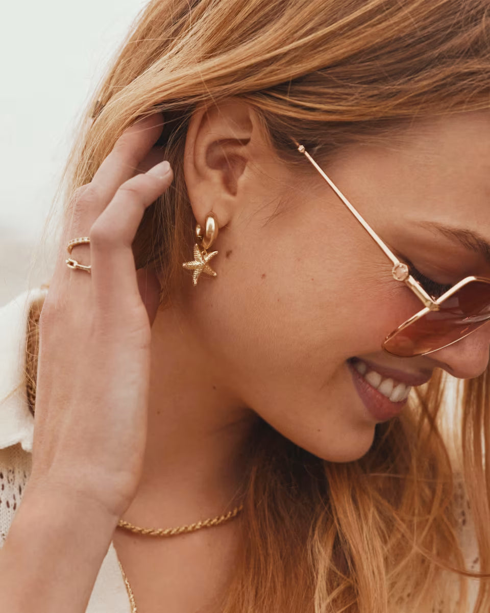 Kendra Scott Parker Starfish Huggie Earring in Gold